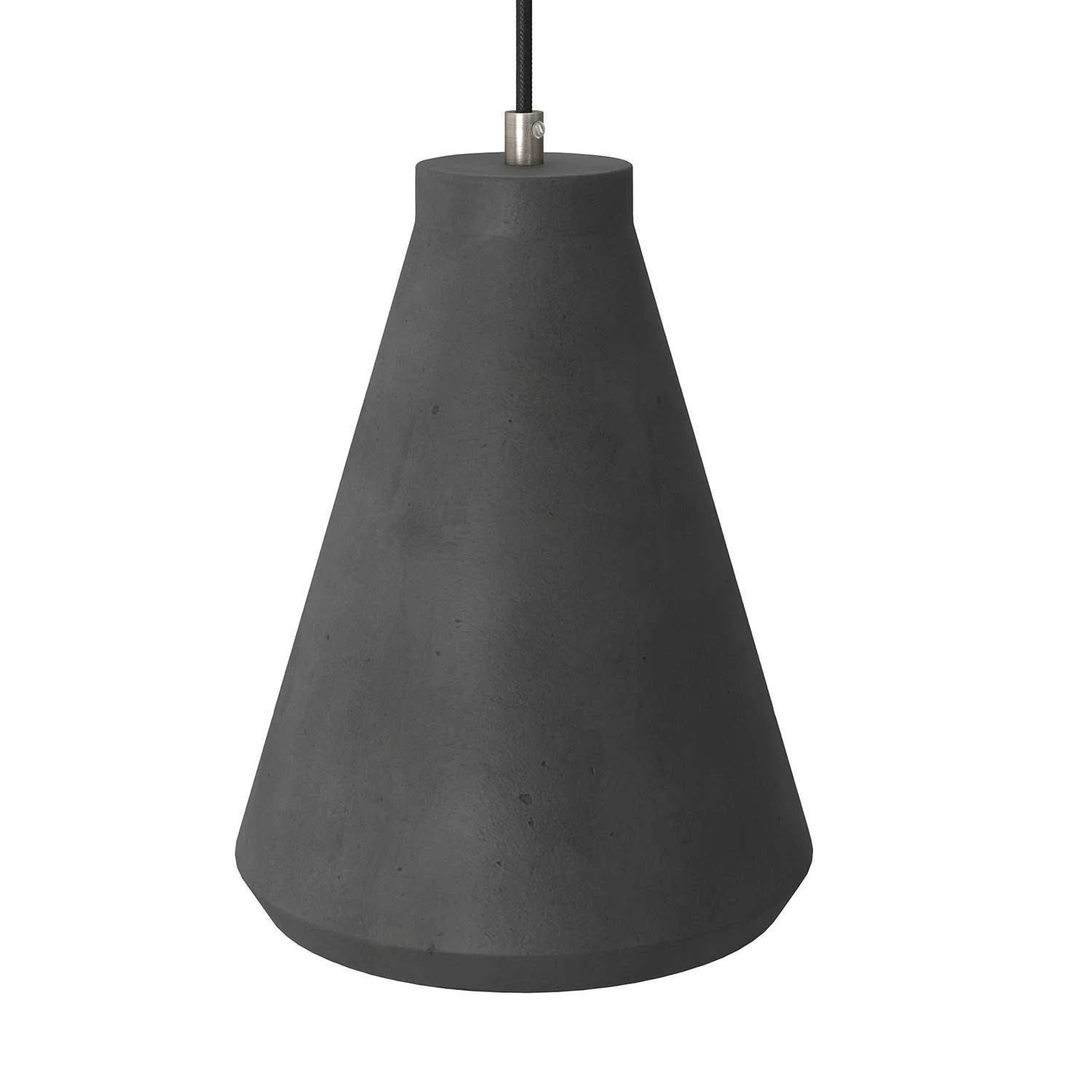 Lámpara industrial con pantalla Embudo de cemento.
