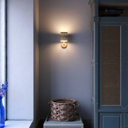 Fermaluce Wood, lampada a muro in legno con paralume