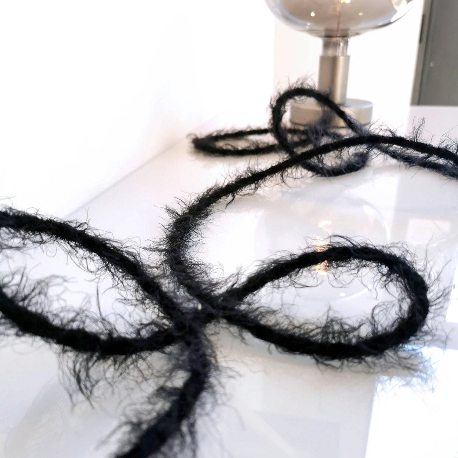 Cable eléctrico trenzado efecto peludo negro Marlene