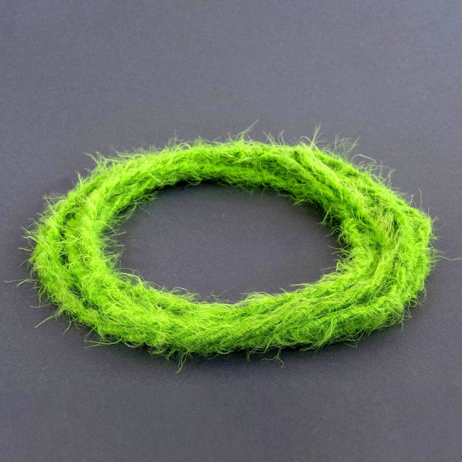 Cable eléctrico trenzado efecto peludo verde Marlene