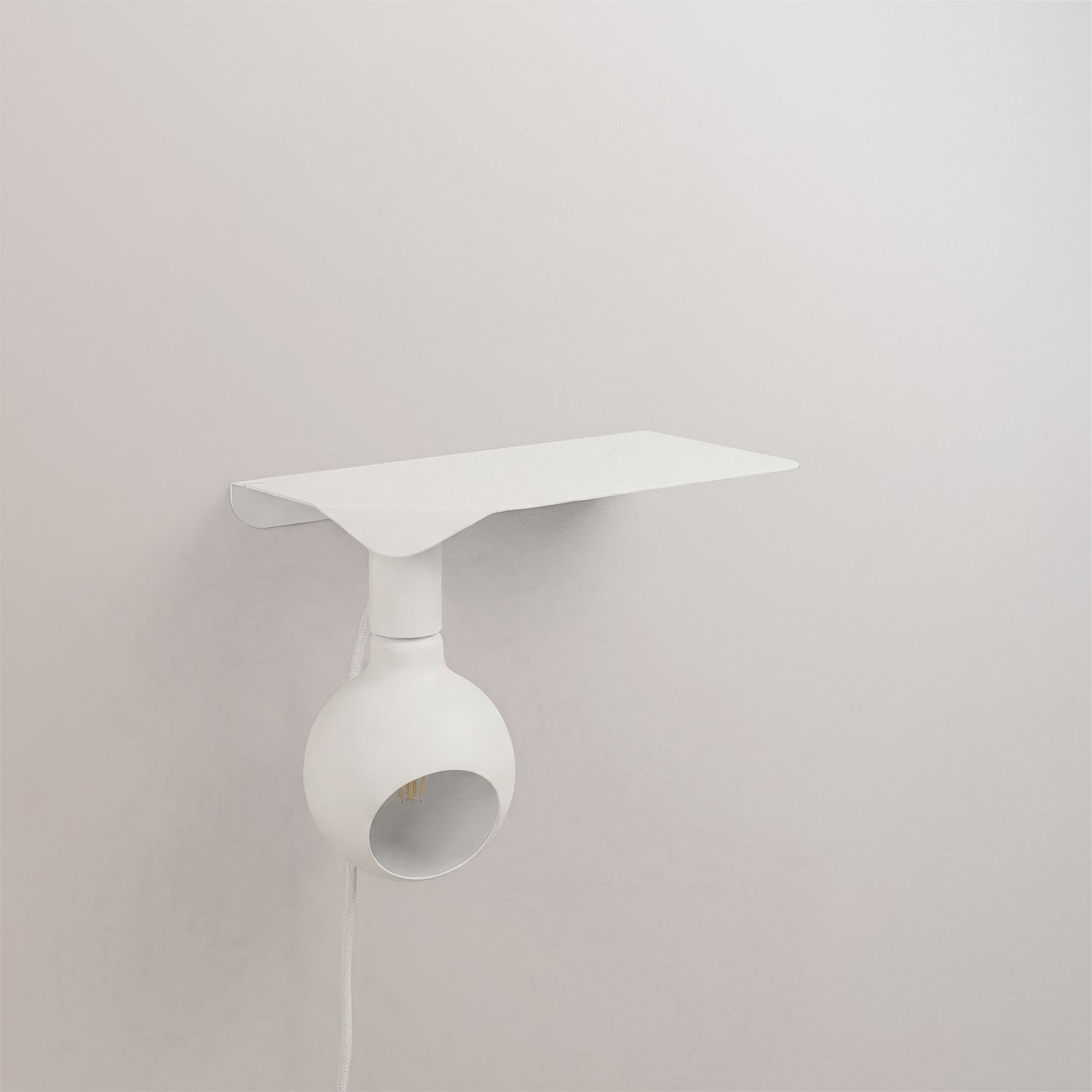 Combo Camo - Lampada con mensola e spina UK - Bianco