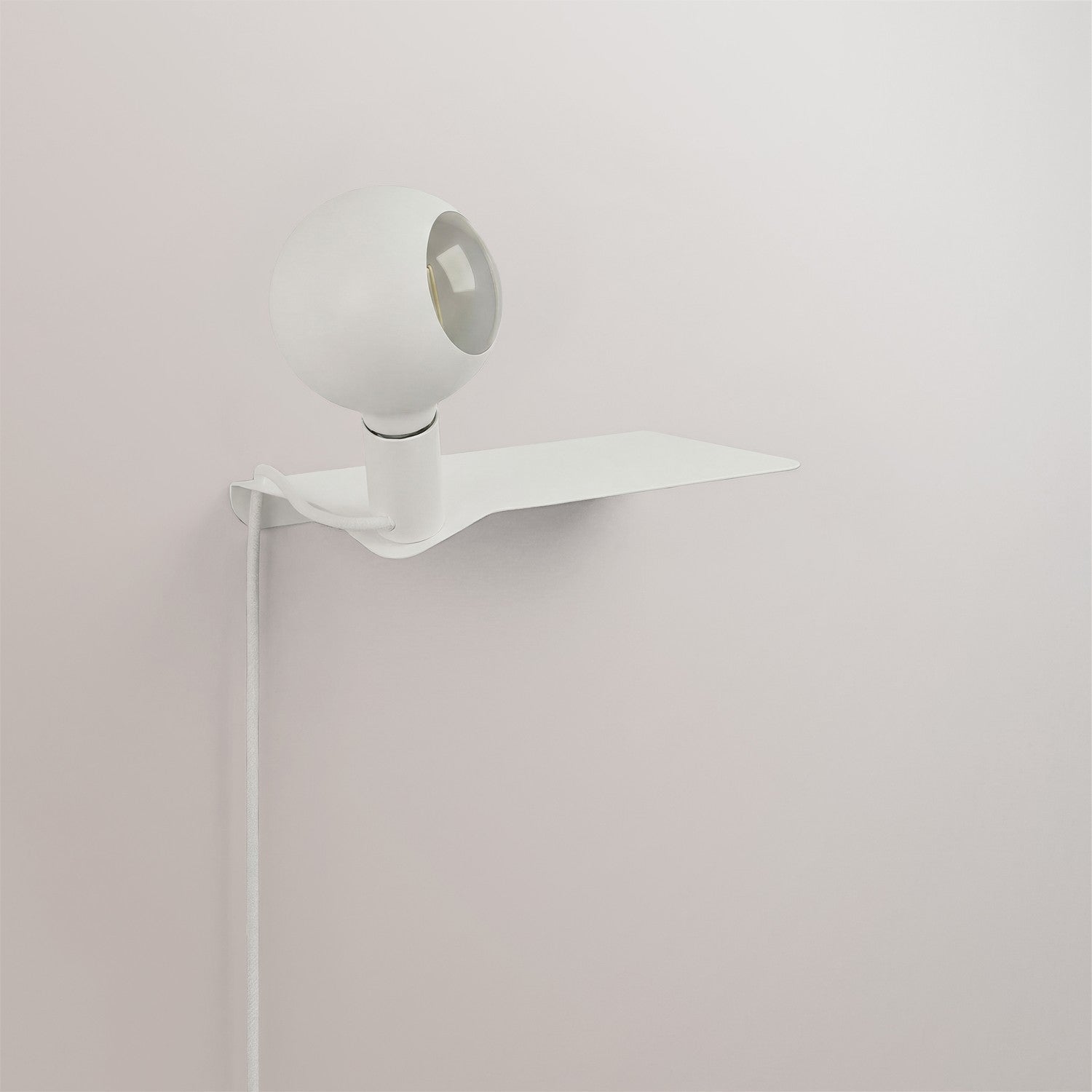 Combo Camo - Lampada con mensola e spina UK - Bianco