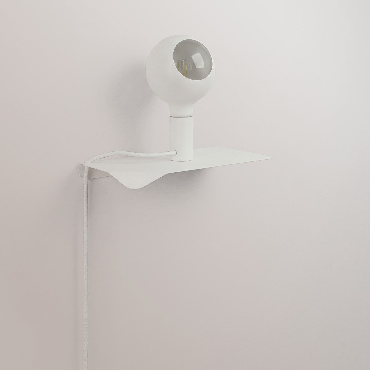 Combo Camo - Lampada con mensola e spina UK - Bianco