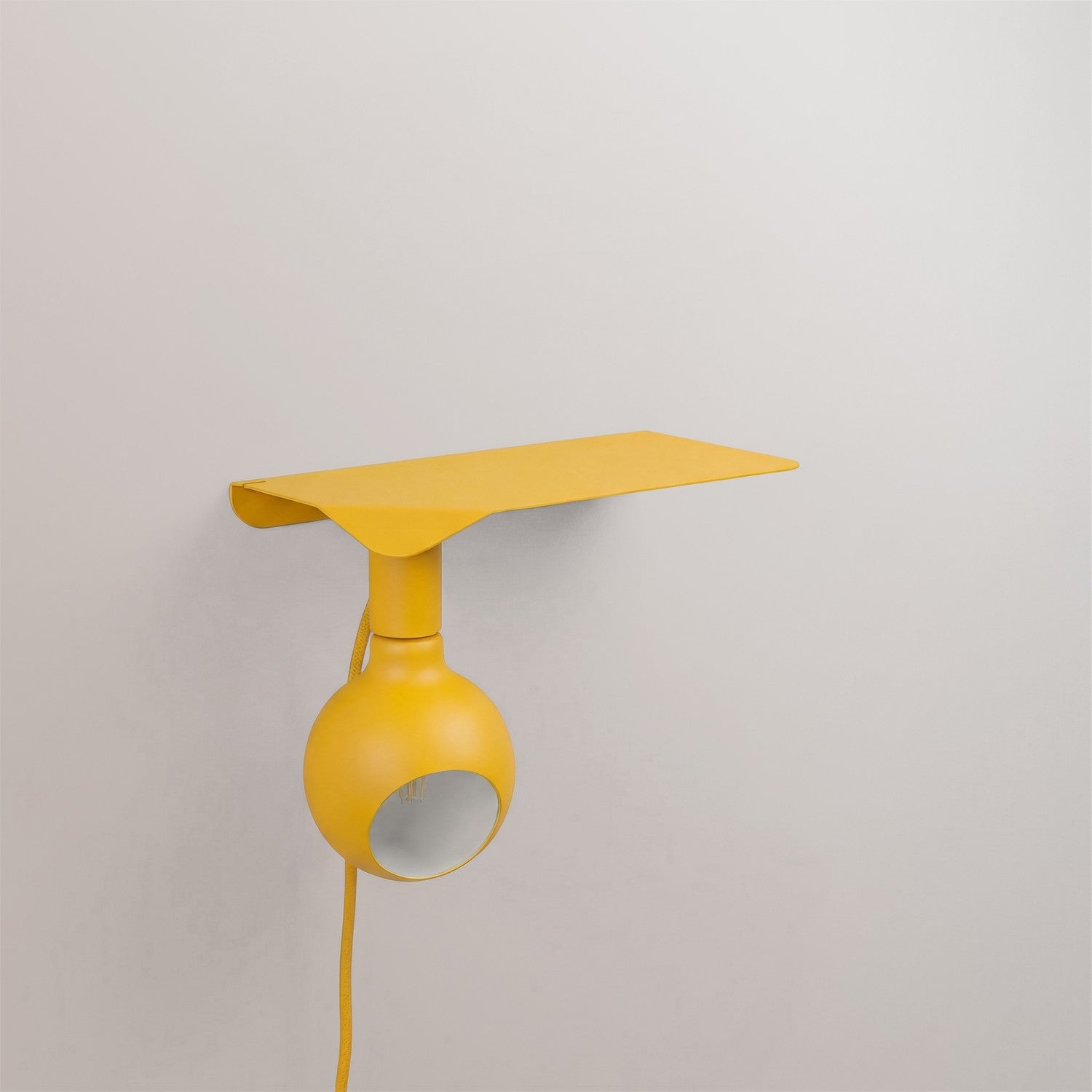 Combo Camo - Lampada con mensola e spina UK - Giallo