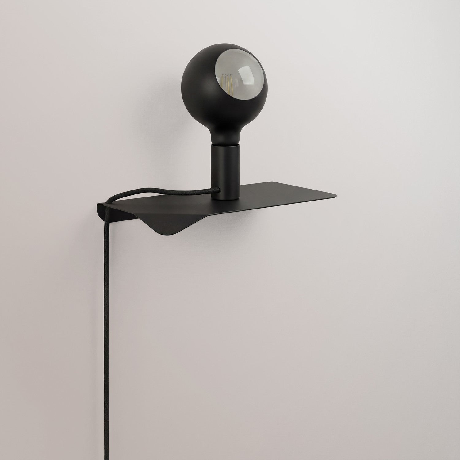 Combo Camo - Lampada con mensola e spina UK - Nero