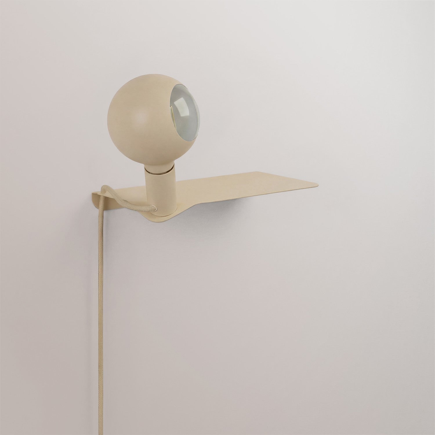 Combo Camo - Lampada con mensola e spina UK - Panna