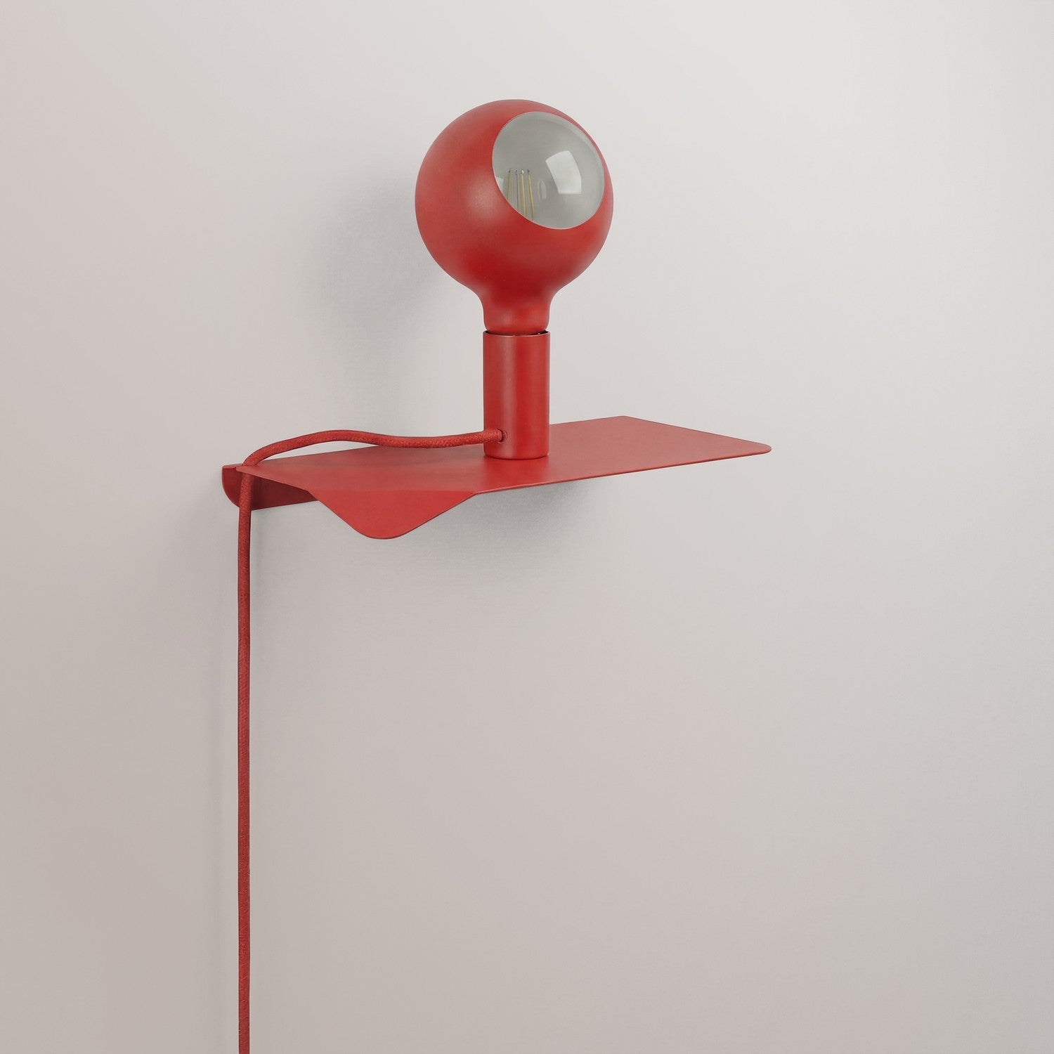 Combo Camo - Lampada con mensola e spina UK - Rosso