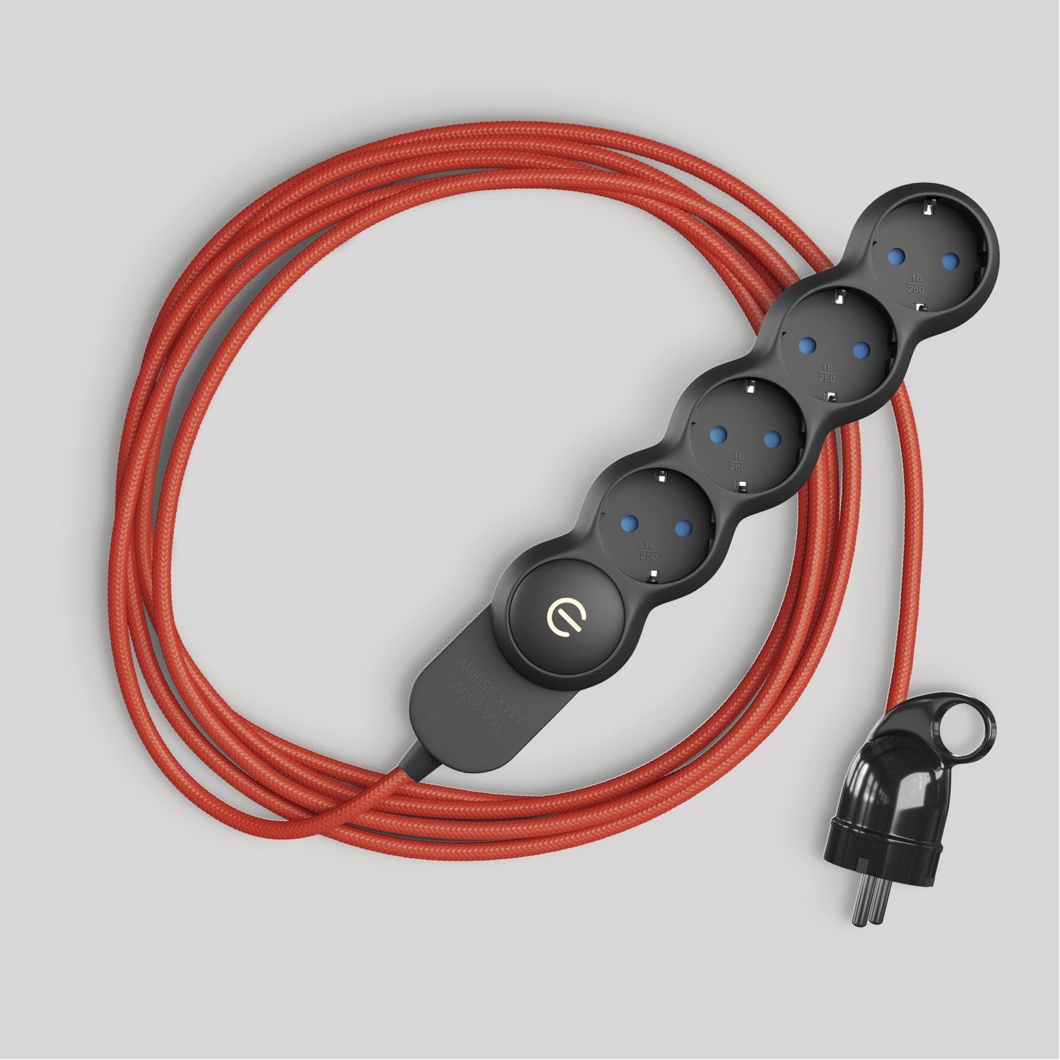 Multipresa tedesca con cavo in tessuto rosso lucido e spina Schuko con anello comfort Nero